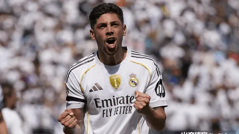 “437日长发未剪，曼联连胜终止！蓄发英雄立志：下一战挑战维拉连胜王朝！”